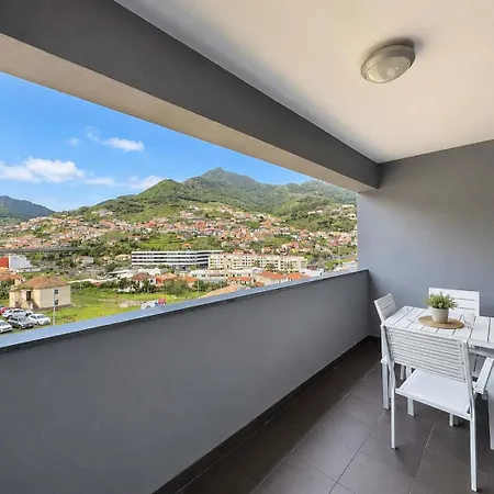 Hillside Elegance Apartamento