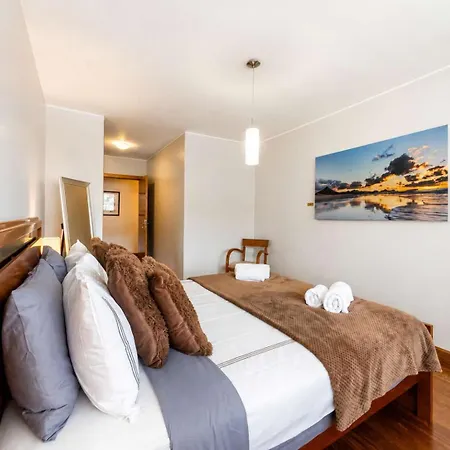 Hillside Elegance Apartamento *