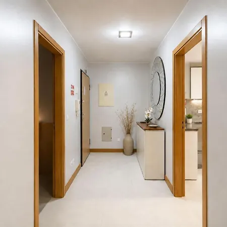 Hillside Elegance Apartamento