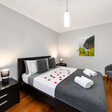 Hillside Elegance Apartamento