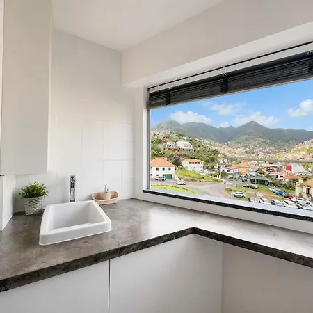 Hillside Elegance * Machico (Madeira)